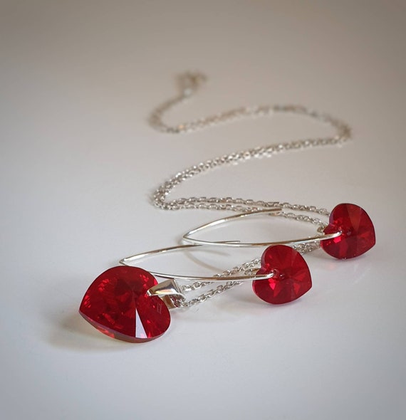 赤いハートのネックレス、ダングルイヤリング、スワロフスキー