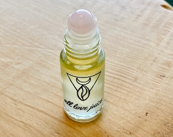 Aceite esencial de cuarzo rosa con infusión de cristales en formato roll-on con aceites esenciales para aromaterapia / Aceite para chakras