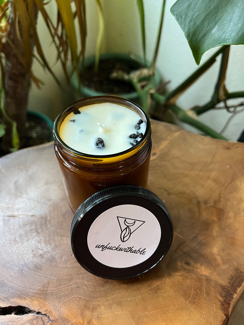 Vela de soja orgánica Unfuckwithable con aceites esenciales y turmalina negra: conexión a tierra, limpieza y protección energética. imagen 4