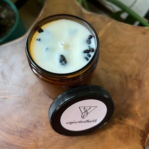 Vela de soja orgánica Unfuckwithable con aceites esenciales y turmalina negra: conexión a tierra, limpieza y protección energética. imagen 5