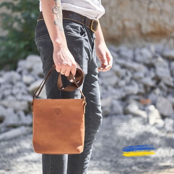 casual black crossbody bag