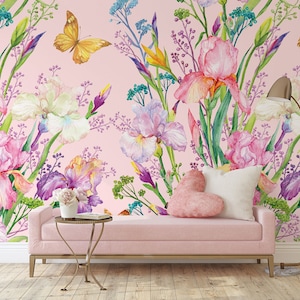 Rosa Tapete mit bunten Aquarell-Iris und Schmetterlingen | Selbstklebend | Abziehen und aufkleben | Abnehmbar