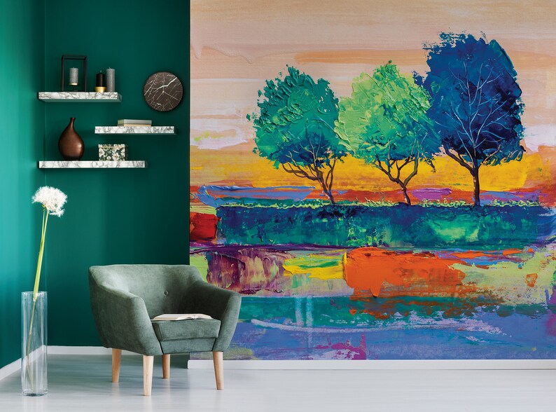 Może przedstawiać: Abstrakcyjne malowidło przedstawiające trzy drzewa z niebieskimi, zielonymi i ż&oacute;łtymi liśćmi na kolorowym tle. Drzewa są namalowane w grubym, fakturowanym stylu, a tło to mieszanka jasnych kolor&oacute;w, w tym pomarańczowego, czerwonego, fioletowego i niebieskiego.