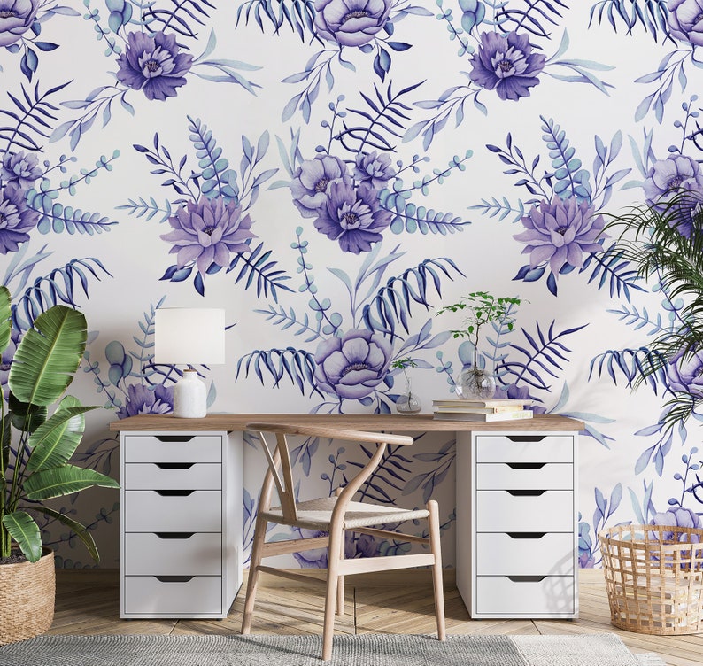 Carta da parati ad acquerello con fiori viola e blu, decorazione murale floreale, stampa botanica Autoadesivo Stacca e attacca Rimovibile immagine 1