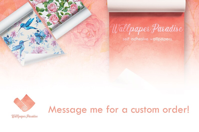 Może przedstawiać: Dwa rolki tapety z kwiatowymi i kolibrowymi wzorami. Tekst "Wallpaper Paradise" i "self adhesive wallpapers" jest widoczny na r&oacute;żowym tle. Tekst "Message me for a custom order!" jest r&oacute;wnież widoczny.