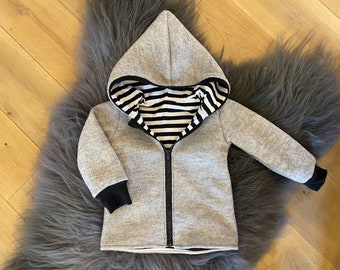 Walk jacket Walk light gray cuffs in black black stripes with zipper and hood Customize cuffs and lining