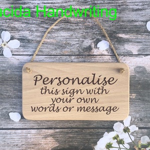 Pequeño letrero personalizado, placa de madera, colgante de puerta de pared personalizado de madera de haya Lucida Handwriting