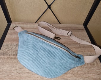 sac banane velours côtelé femme, sac tendance et pratique.