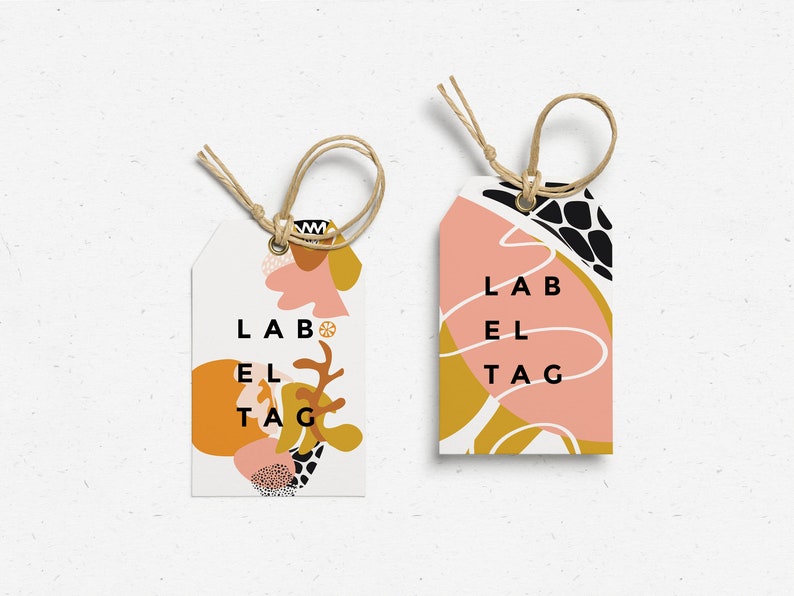 以下が含まれることがあります： 黒い文字で「LABEL TAG」と書かれた、抽象的なデザインのギフトタグ2枚。タグはピンク、イエロー、ブラックで、抽象的な形と線が描かれている。
