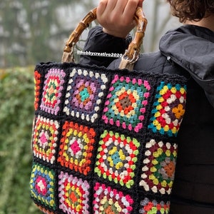 Crochet granny square bag, multi-colored granny square tiles with bamboo handles, crochet.