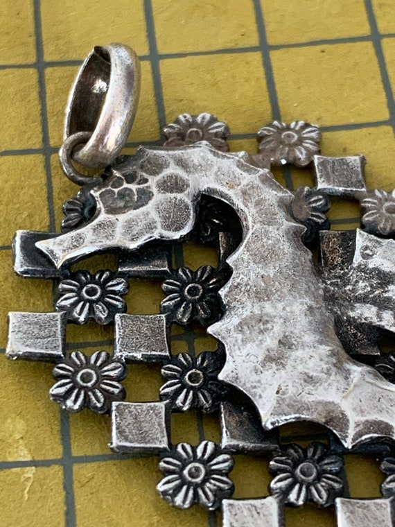 Pendentif en argent vintage avec un hippocampe - image 3