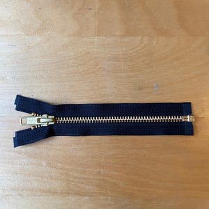 YKK - 6&quot;L - #5 (1/4&quot;) W Dientes de latón - Cremallera separadora - Cinta de algodón negra de 1/2&quot;