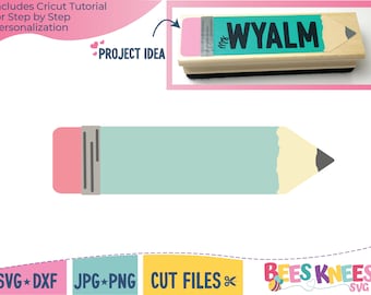 Könnte beinhalten: Eine digitale Schnittdatei mit dem Design eines Bleistifts mit rosa Radiergummi und dem Text "WYALM" an der Seite. Das Design eignet sich perfekt für die Erstellung personalisierter Geschenke für Lehrer oder Dekorationen für den Klassenraum.