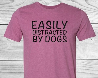 Easily Distracted By Dogs!! | Dog's life | Puppy Mama | Puppy Dad | Dog Lover | Dog gifts | Veterinarian Gift | canine