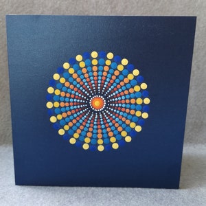 Punktmandala Grußkarte - handgemacht - mit blauem und orangem Sternenglanz - Perlmutt Karte