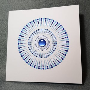 blauw-witte mandala - verjaardagskaart - strandhut vibes - geometrisch blauw - handgeschilderd - wenskaart