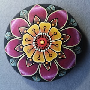 Handbeschilderde zijdebloemkiezel