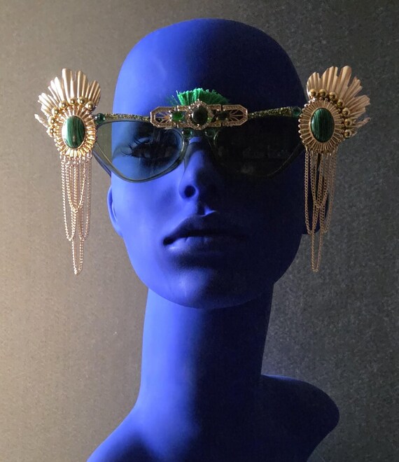 Elegant Green Designer Sunglasses Lucianna Square Frame Sunglasses in Green | Trendy Square  main image 4