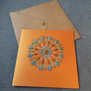 Handgefertigte Luxus Grußkarte mit gesticktem Mandala Design und perlmuttfarbener Karte mit verziertem Umschlag