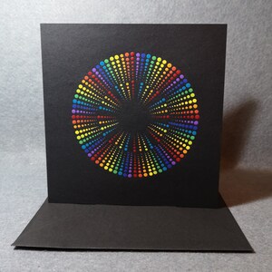 regenboog mandala kaart - handgeschilderd - geometrische starburst - puntjes