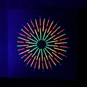 neonverjaardagskaart - geborduurd mandala-ontwerp - funky blacklight-wenskaart - tienervriendelijk