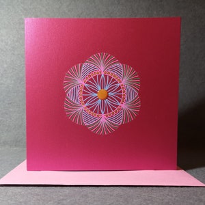 mooie kleine mandala - verjaardagskaart - roze parelmoer - handgeschilderd