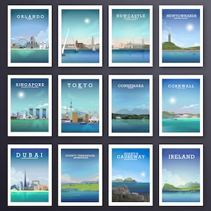 K&ouml;nnte beinhalten: Eine Collage aus 12 Reiseplakaten mit verschiedenen St&auml;dten und Sehensw&uuml;rdigkeiten aus aller Welt. Die Poster sind in einem Rasterformat mit wei&szlig;em Rand und blauem Hintergrund angeordnet. Die gezeigten St&auml;dte sind Orlando, Newcastle Upon Tyne, Newtownards, Singapur, Tokio, Connemara, Cornwall, Dubai, County Fermanagh, Giant's Causeway und Irland.