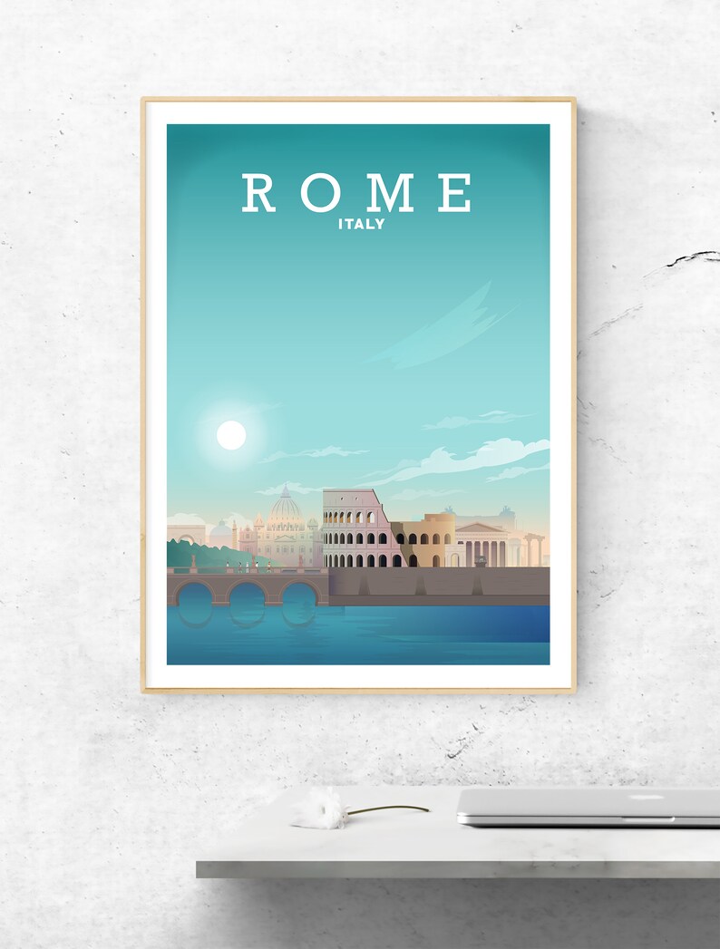 Puede incluir: Un p&oacute;ster de viaje vintage con una combinaci&oacute;n de colores azul y verde que presenta una silueta de Roma, Italia. El p&oacute;ster incluye el Coliseo, el Pante&oacute;n y un puente sobre un r&iacute;o. El texto "ROMA ITALIA" est&aacute; en la parte superior del p&oacute;ster.
