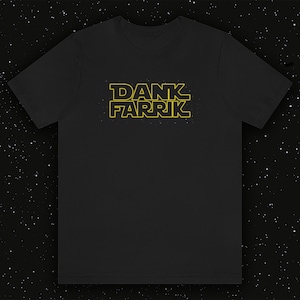 Puede incluir: Camiseta negra con un contorno amarillo del texto "DANK FARRIK" en una fuente de Star Wars.