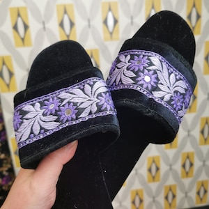 Vintage Black velvet boudoir slippers, elegant slippers, wedge slippers, 70s vintage, purple embroidered trim, house shoes, wedding