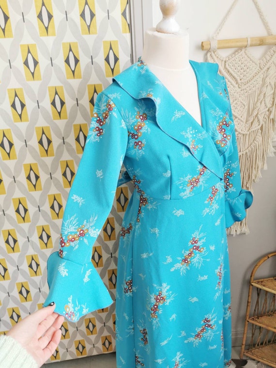 Vintage 70s floral wrap dress, ruffle neckline sl… - image 5