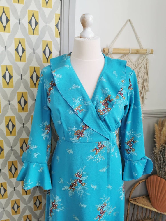 Vintage 70s floral wrap dress, ruffle neckline sl… - image 4