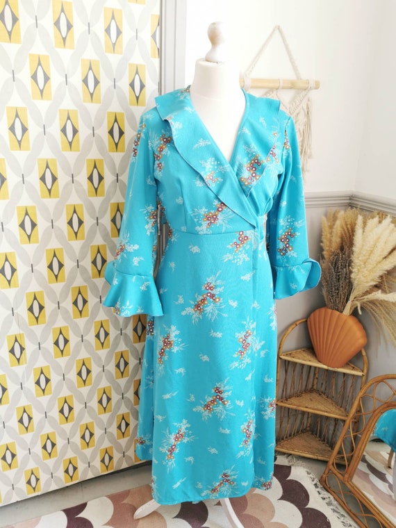 Vintage 70s floral wrap dress, ruffle neckline sl… - image 3