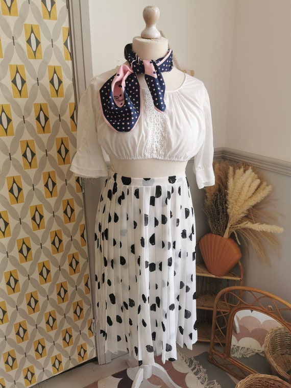 Black and white 80s pleated skirt online