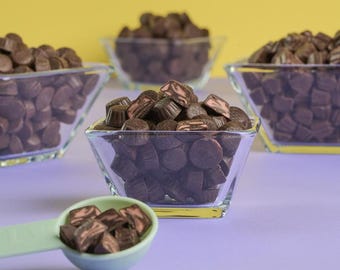 Mini tazas de frambuesa oscura (450 g) - Tazas de chocolate para postres, ideales para bodas, fiestas y cumpleaños. Ideales como aderezos o recuerdos para dulces.