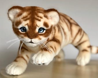 Cachorro de tigre, juguete artístico hecho a mano de piel sintética