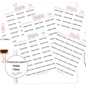 Pode incluir: Um conjunto de adesivos de planejador imprimíveis com o texto "Clean hose", "Clean filter", "Clean mask" e "Replace mask" em uma fonte manuscrita. Os adesivos são projetados para serem usados em um planejador ou diário.