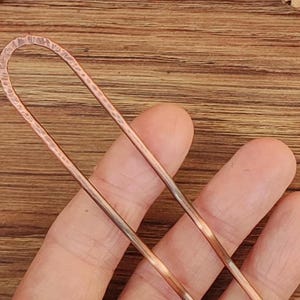 酸化銅のヘアフォーク：ミニマルで素朴なヘアピン