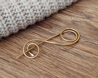 Minimalist Brass Scarf Pin: Handcrafted Wire Wrap Brooch