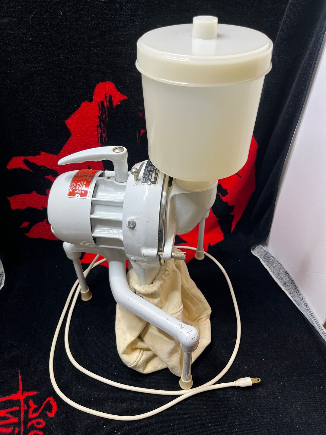 Lee Household Flour Mill. 600. Power Tested. Power Tested. Mill and