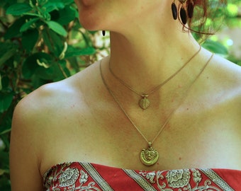 Golden Solar Face Necklace- Solar Face Neckless- Neck or long ras- Chain or suede cord- Chic & Boho- IndianVibes-