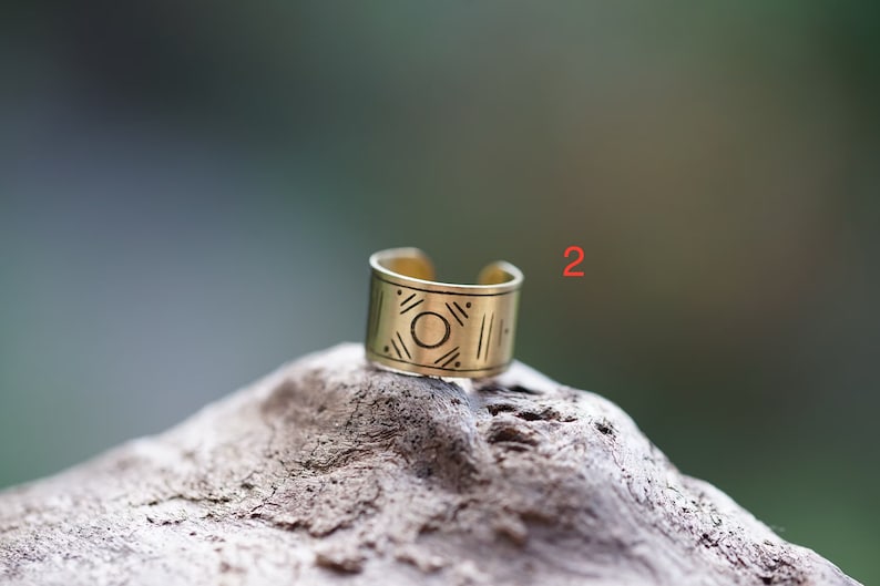 Bague de Pied/Orteil Laiton gravé main Choix de design Personnalisé sur demande Gold Toe ring Ethnique Aztèque Martelé Full Moon image 3