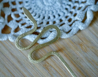Pic à cheveux en laiton - Brass Hairpin - Snake design