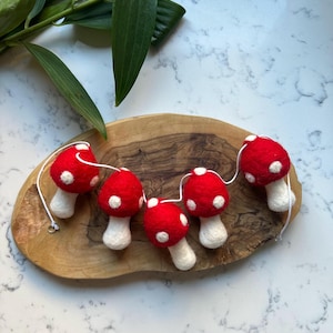 Felt mushroom toadstool garland | nursery decor