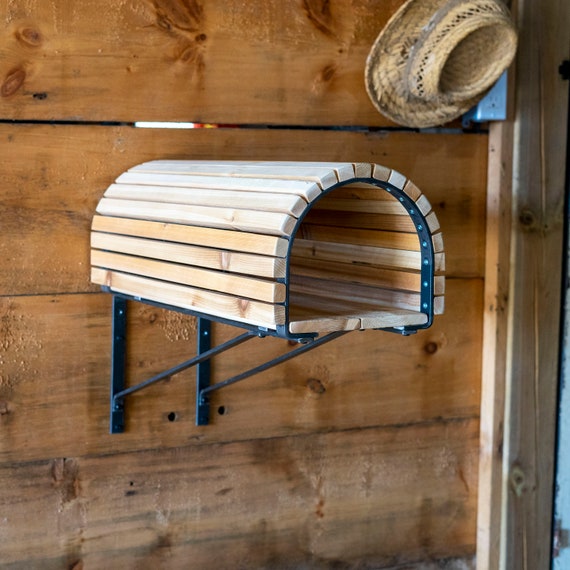 Ancien Porte-selle Mural En Métal Et Support Rênes – Déco équestre Cheval