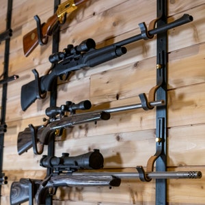Benutzerdefinierte Waffenhalter, an der Wand befestigter Gewehrhalter, Aufbewahrungslösung für Schrotflinten, Waffenliebhaber Jagdgeschenk, Wandhalterung für Feuerwaffen, rustikale Waffenhalterung