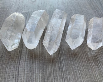 Grade A++ Natural Clear Quartz Crystal Points, 1.5 to 3 Inches Raw Crystal Points, Clear Quartz, Quartz Points, Wholesales Bulk Lot