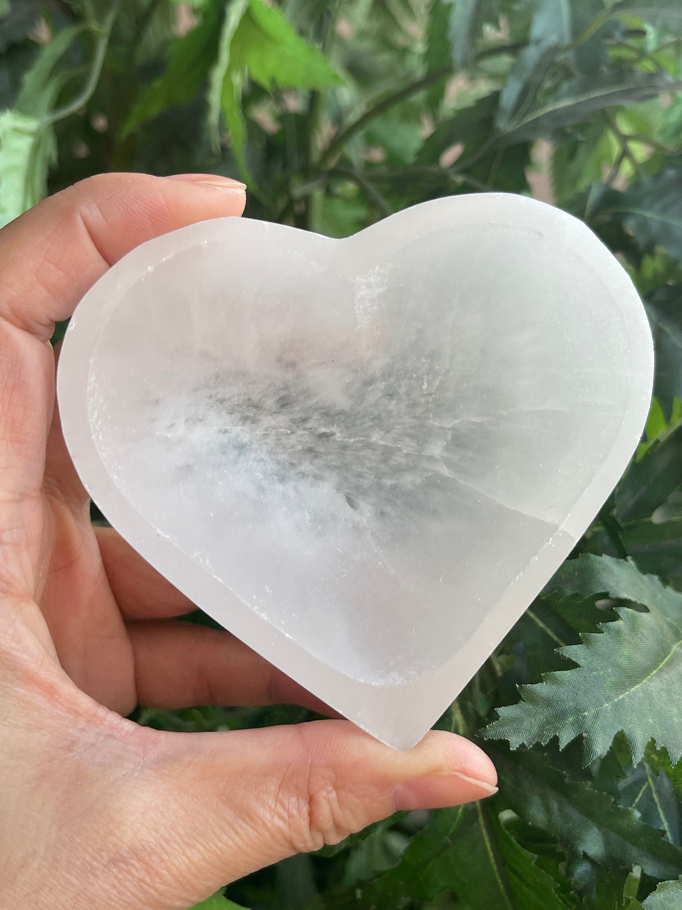Weißes Selenit Kristall Herz  A08   ca.7 X 5,4 cm /130 bis 145g