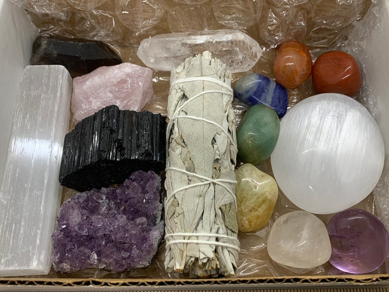 15 pcs Premium Crystals Healing Kit In Box with 7 Chakra Stones Sage Quartz Amethyst Tourmaline Selenite Rose Quartz Palm Stone, Gift Set! 