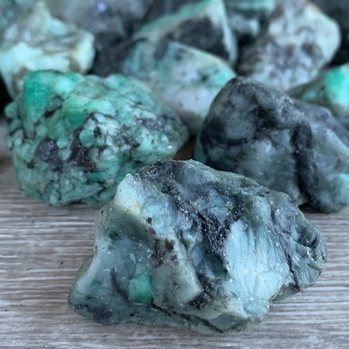 Emerald Rough Stones Grade A Natural Emerald 1 2 Inches Etsy